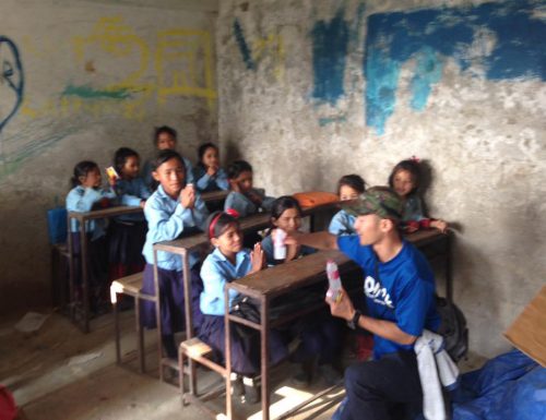 ネパール学校給食配布